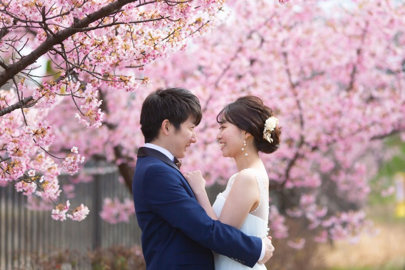 恥ずかしそうに