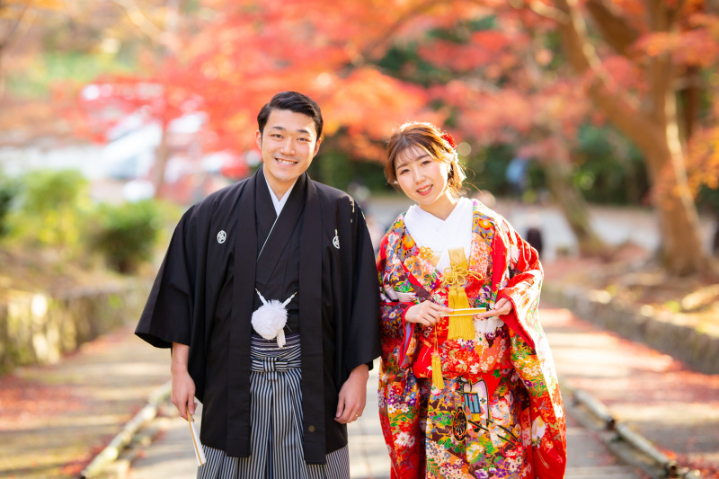 仲良く手をつないで