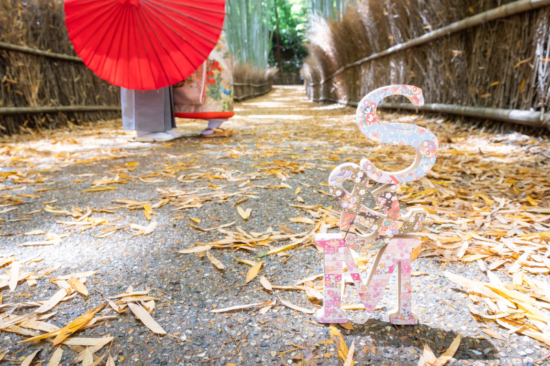 イニシャルウッド