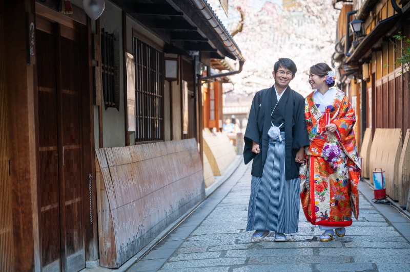 町屋の通りを仲良くお散歩