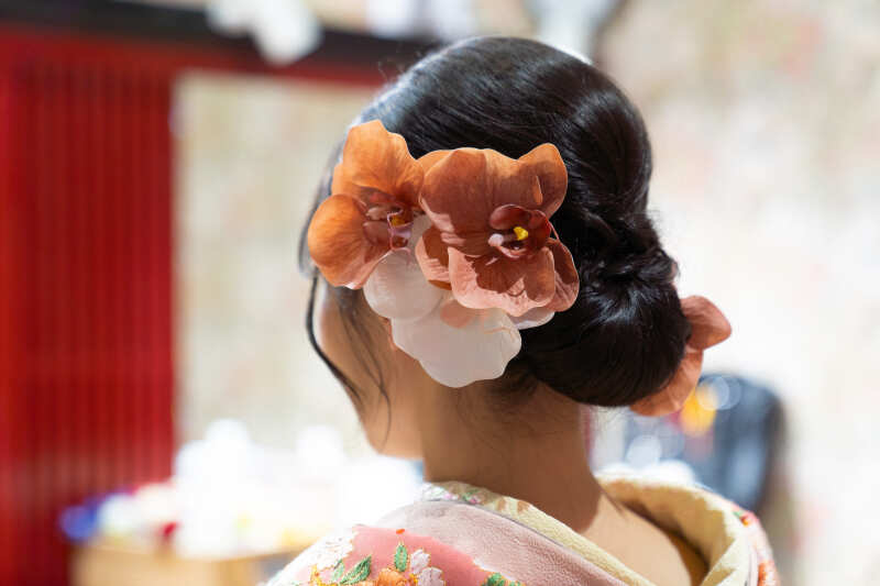 衣装に合わせた髪飾り