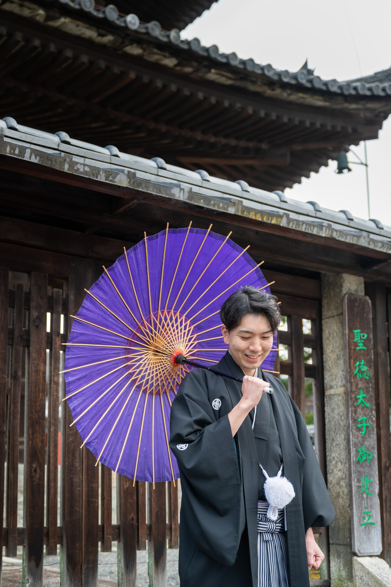 はにかむ新郎様