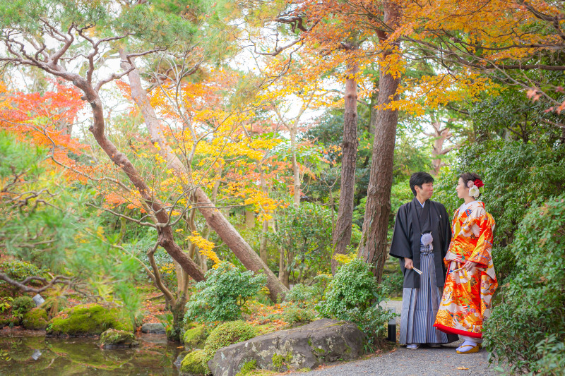 小路をお散歩。