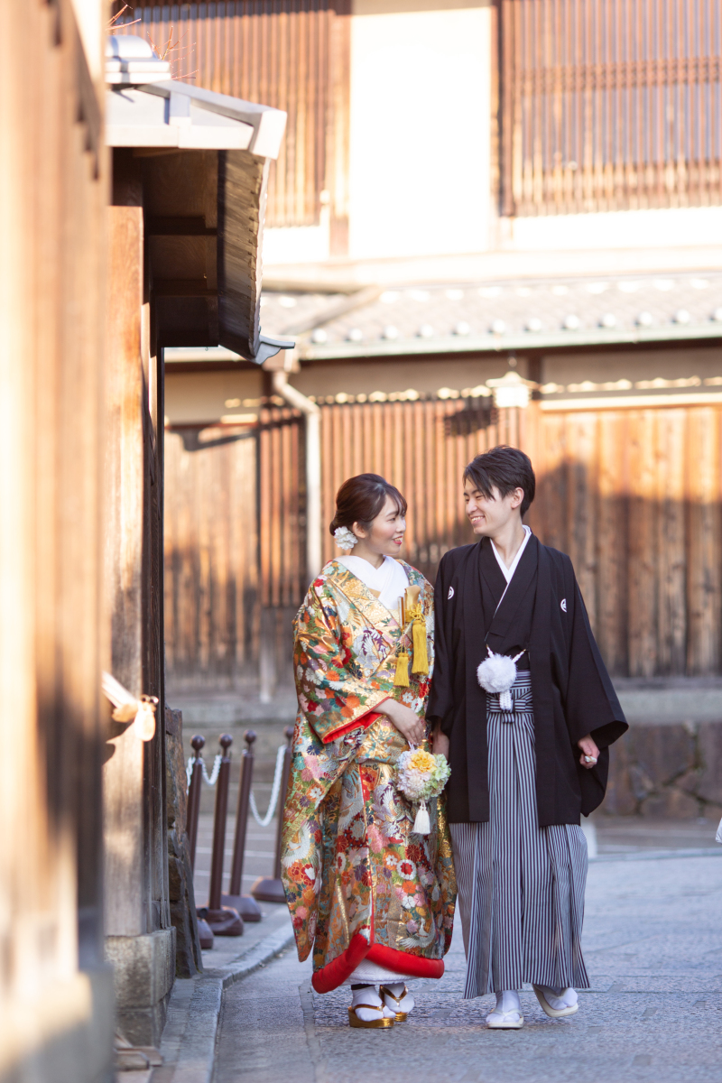 八坂通りを下っていきます。