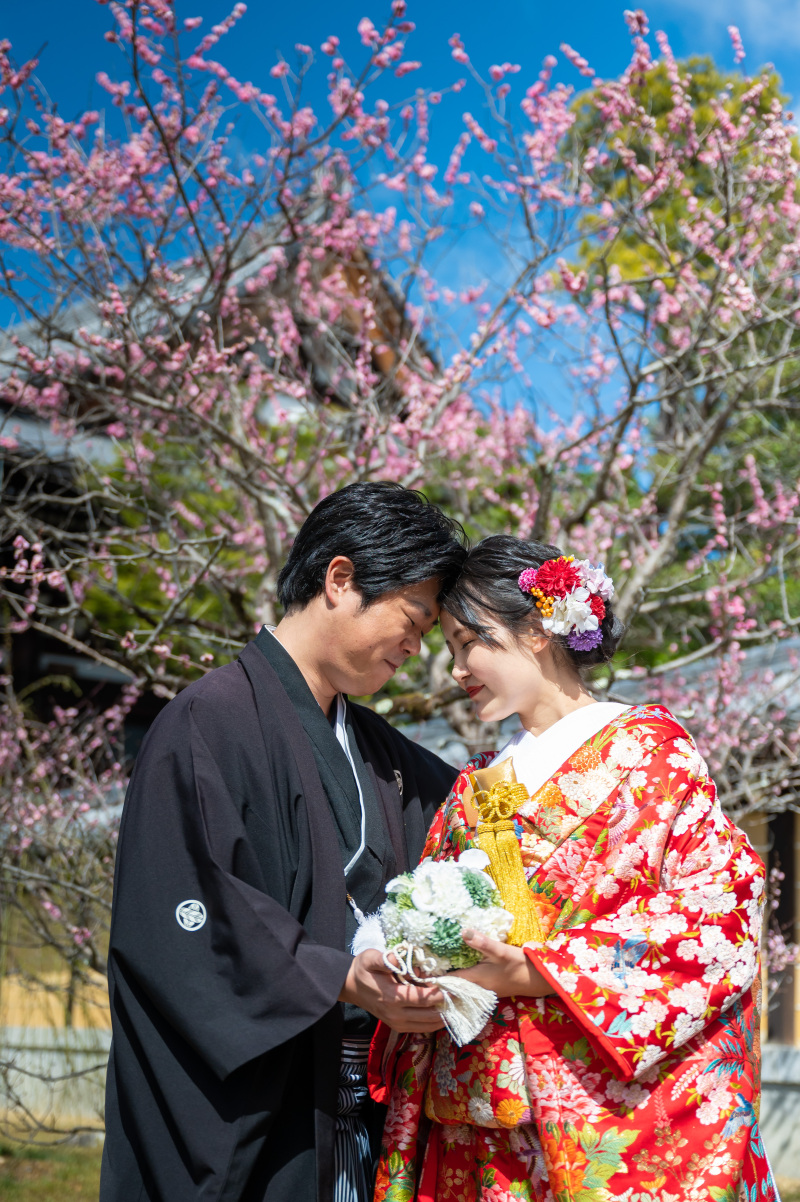 梅の花もお二人の幸せを見守っています。