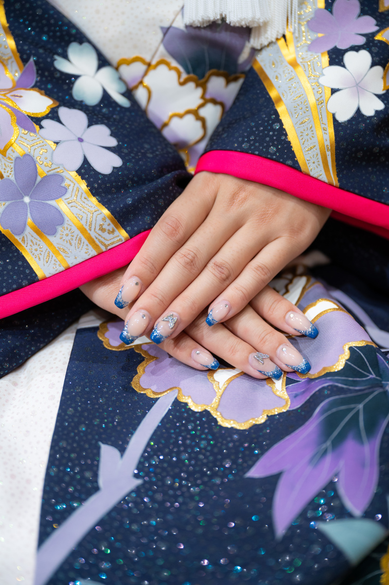 色打掛したにぴったりな上品なネイル