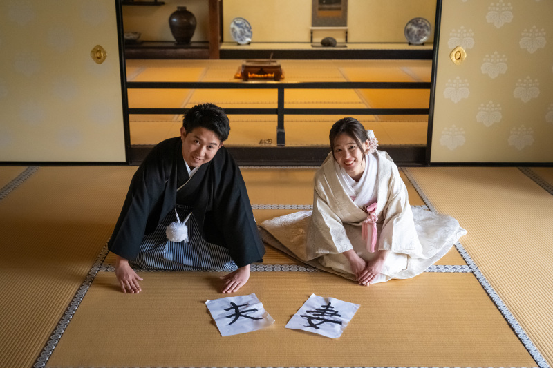 正座ポーズに彩りを