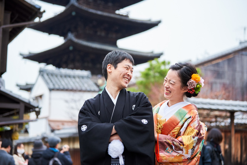 見つめ合って。