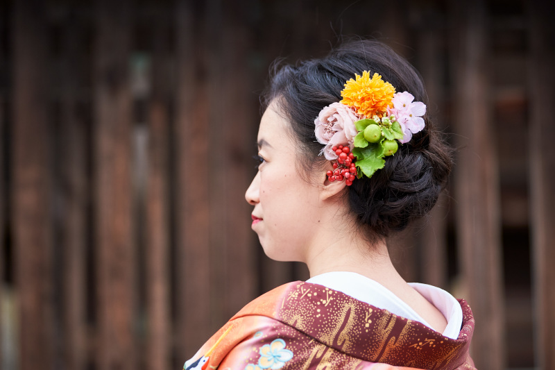 ヘアスタイルと髪飾り。
