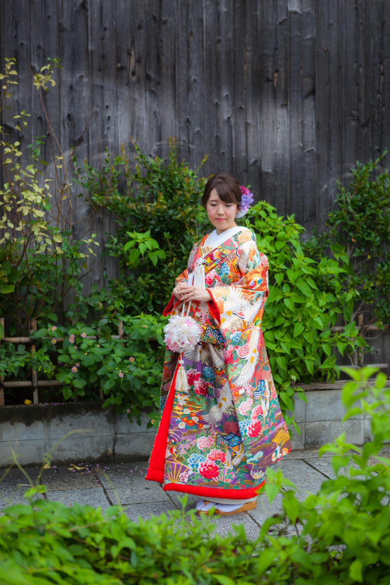 目線ははずして。