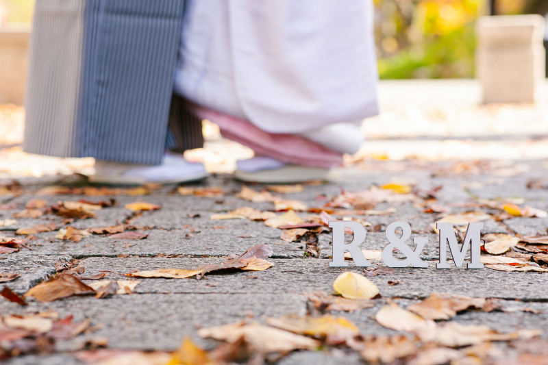 イニシャルウッド。