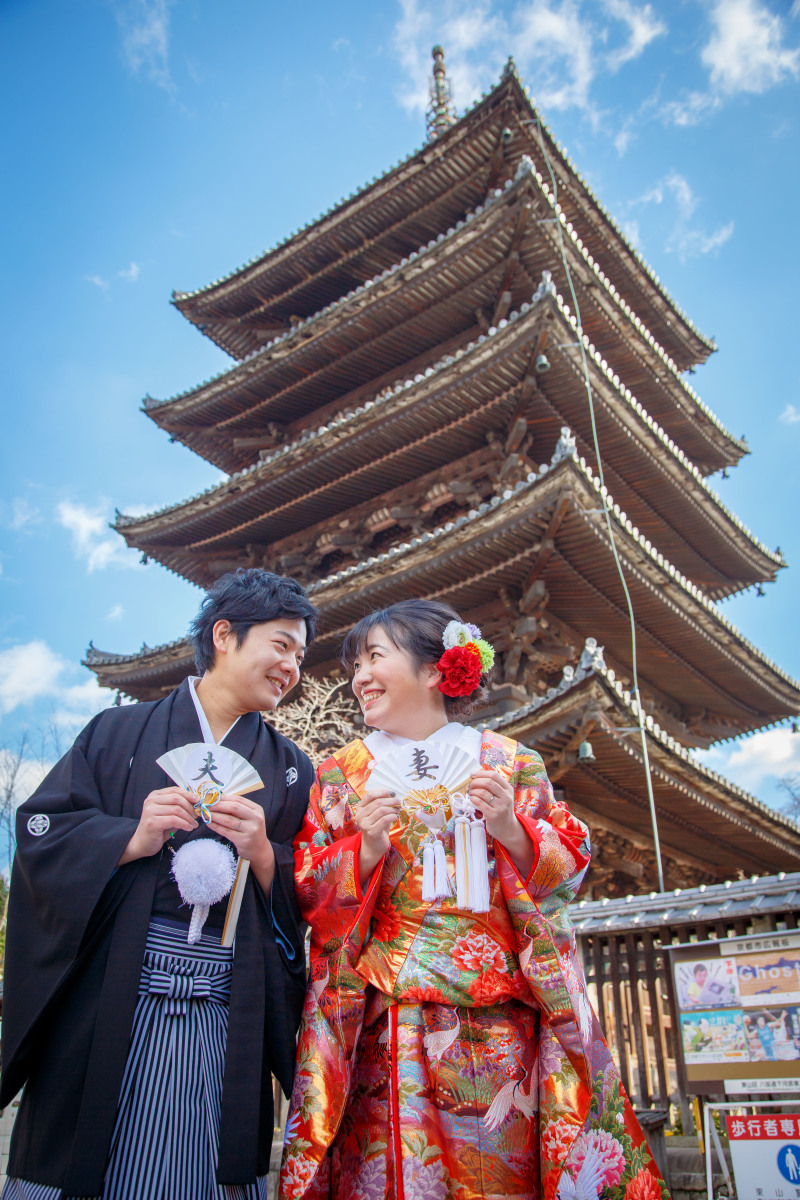 そびえたつ八坂の塔。