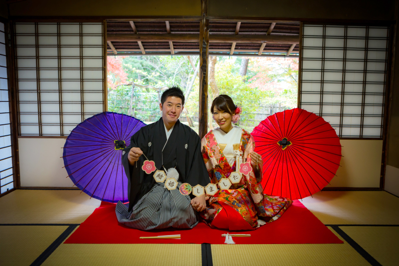 茶室で正座ポーズ！