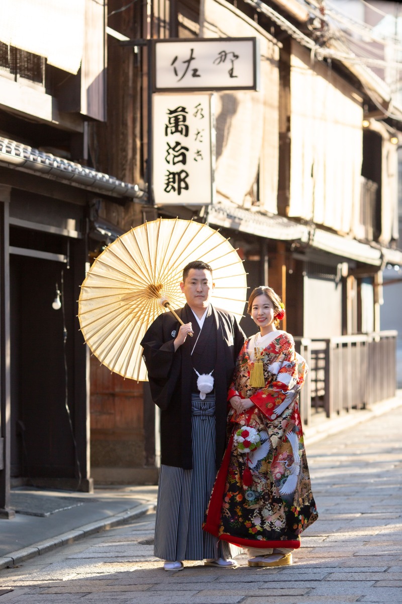 【2月限定特典】人気の刺繍半衿が無料!冬の祇園・和装1点ロケプラン