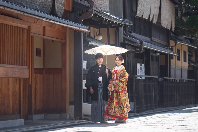 【2月限定特典】人気の刺繍半衿が無料!冬の祇園・和装1点ロケプラン