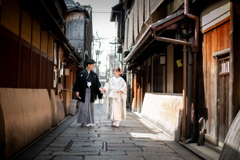 【2月限定特典】人気の刺繍半衿が無料!冬の祇園・和装1点ロケプラン