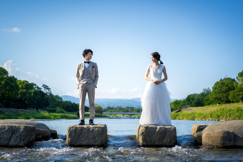 【緑の川べりと春の桜並木】鴨川