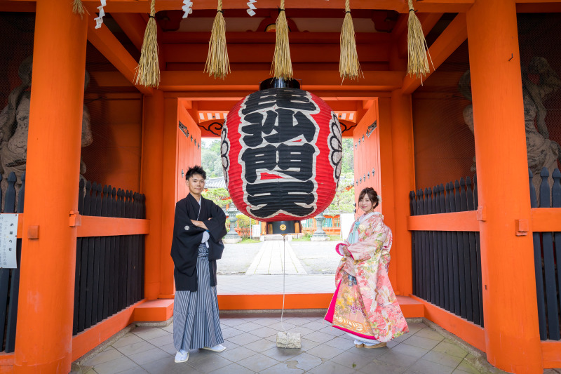 【春は枝垂れ桜、秋は紅葉】毘沙門堂