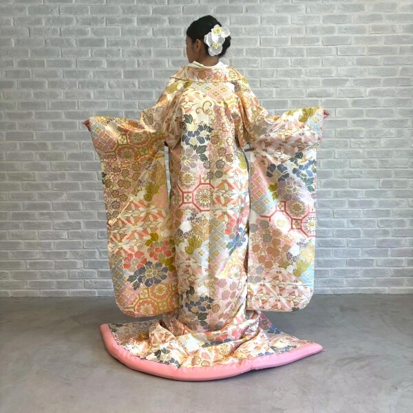 白地唐織鶴菱亀甲に桜