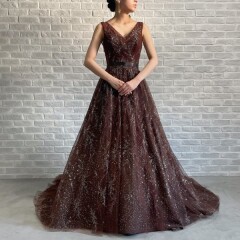 〈Graceful〉Mahogany Brown Vega