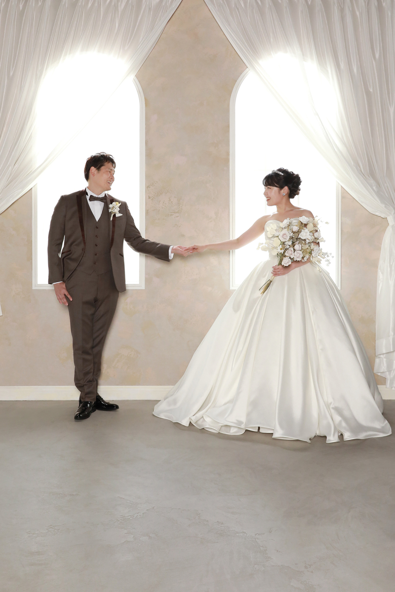 手を取り合って…