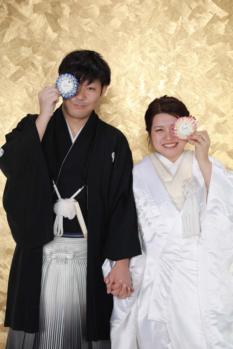 手をつないでオリジナルグッズと一緒に