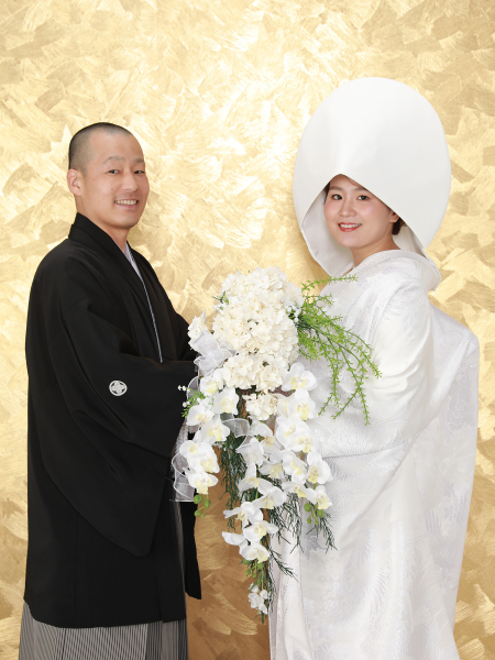金屏風前でのショット