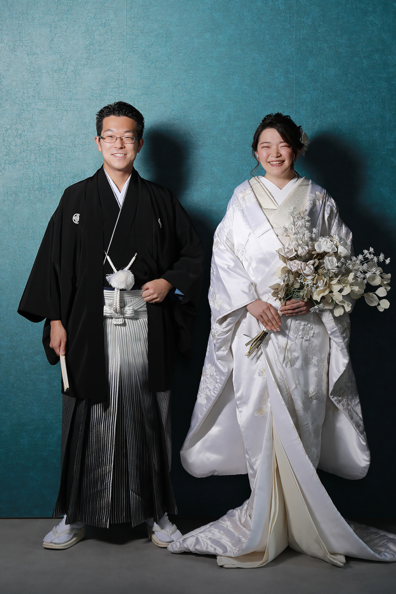 白無垢にブーケを合わせたナチュラルなショット