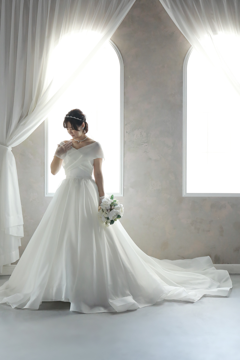 窓際でのご新婦様ソロショット