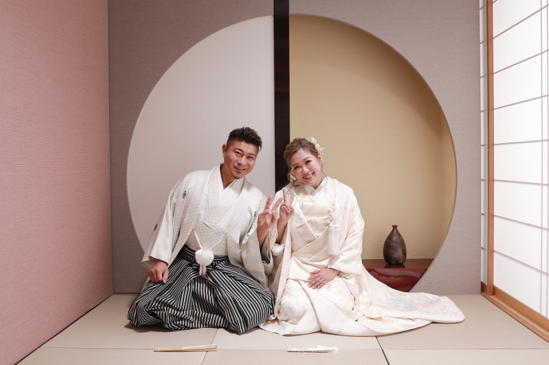 二人並んでピースサイン