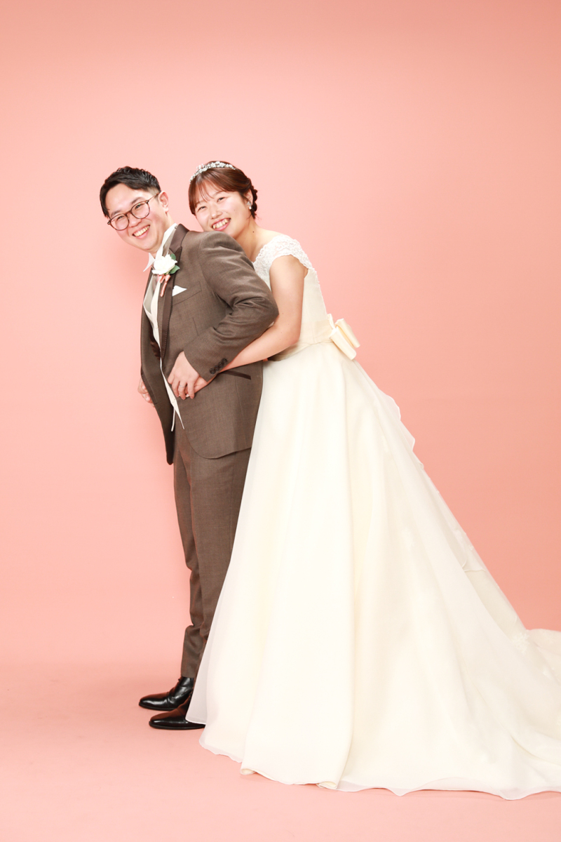 逆バックハグで近距離ショット