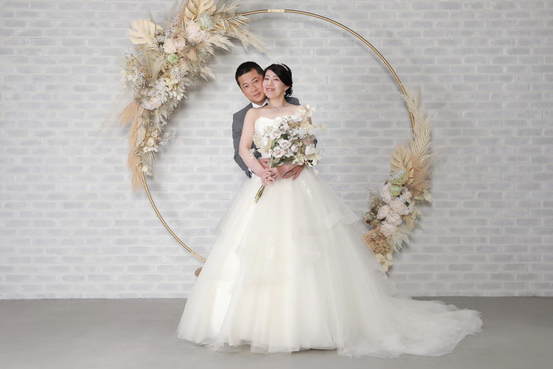 アーチで全身ショット