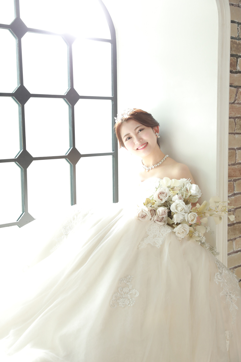 窓際で向き合って仲良しショット