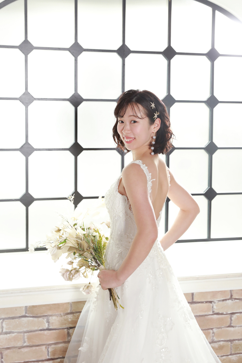 窓辺での爽やかソロショット