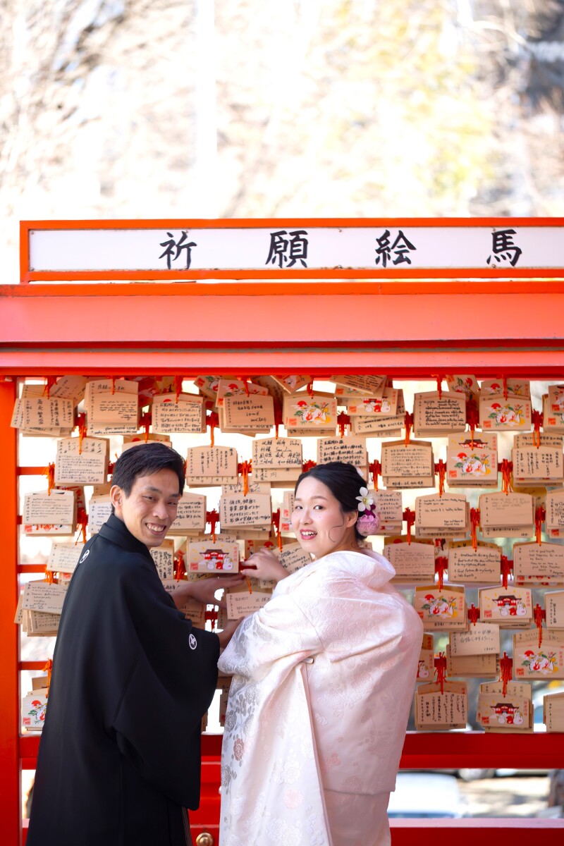 絵馬へ願うおふたりの想い