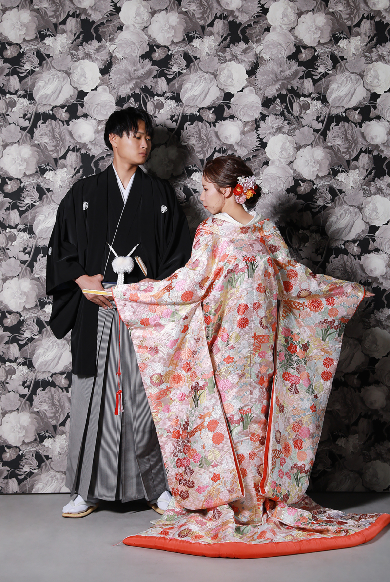 2ショット（モノクロ背景）