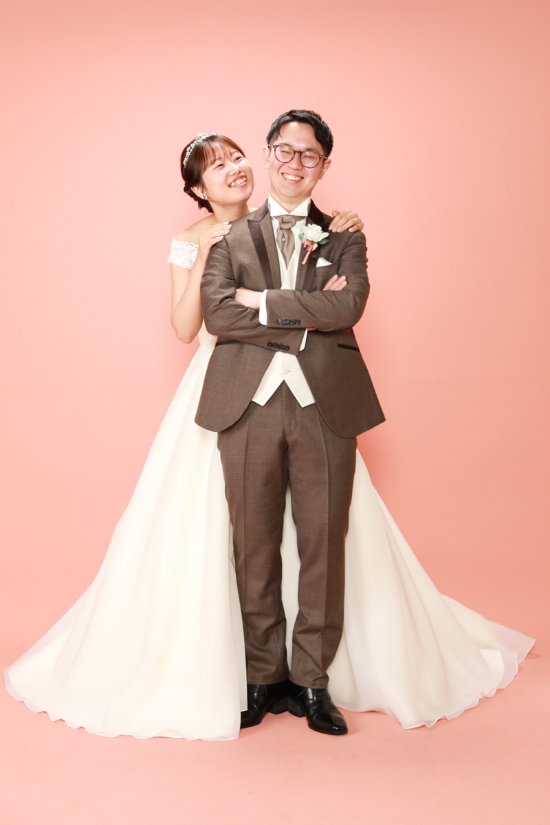 ピンクカラーの背景でガーリーな印象に