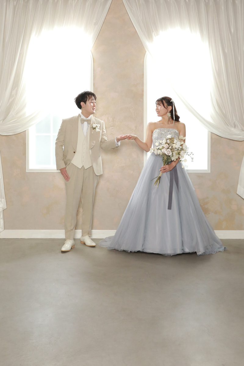 仲良く手をつないで