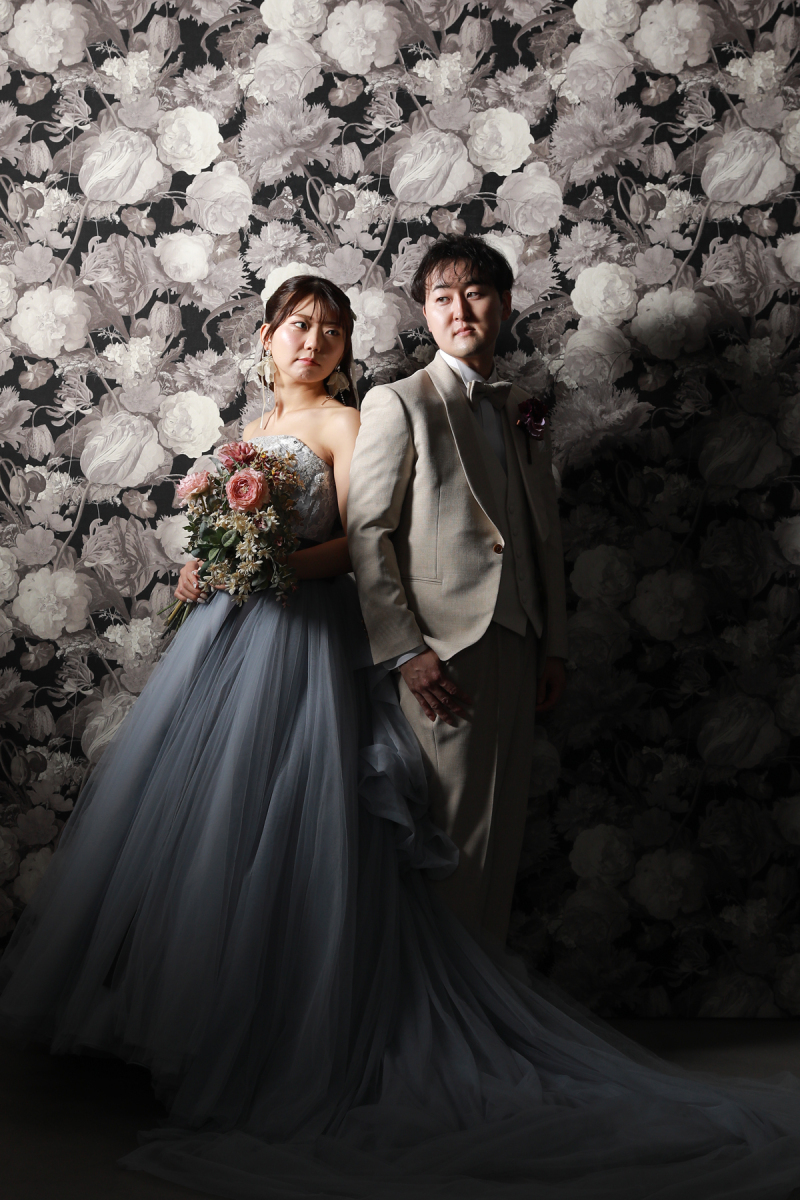 モノトーン背景にかっこよく