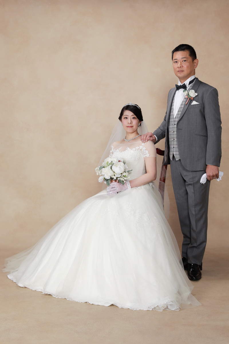 ベージュの背景で正式スタイル