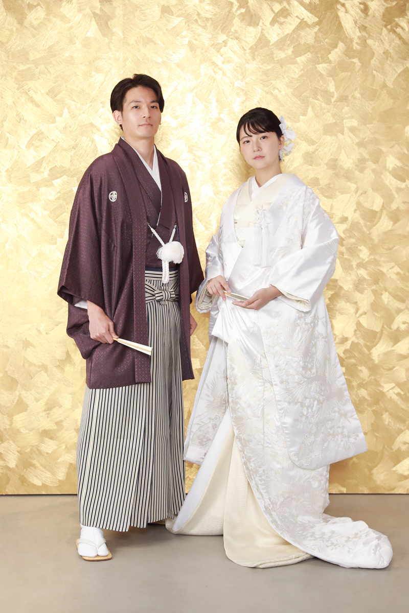 クールな表情でポージング