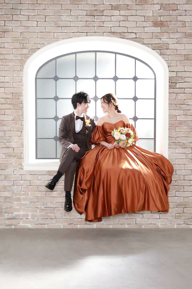 窓にお二人でお座りショット