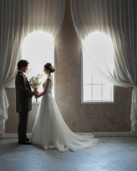 ブーケを挟んで…