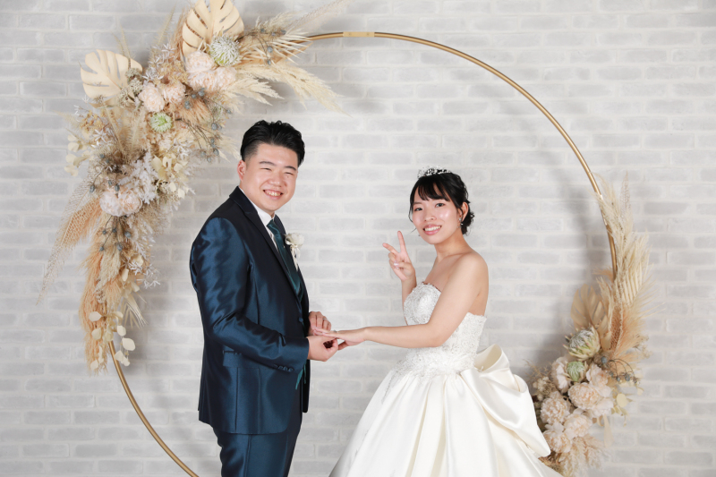 アーチの前で 2