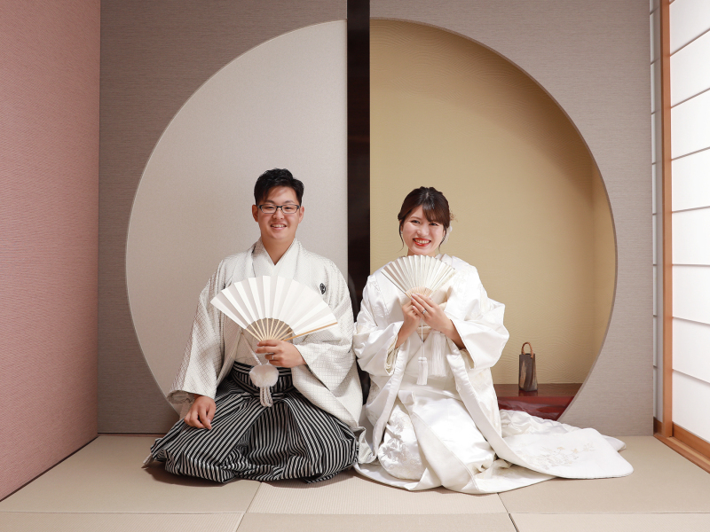 和室ではんなりポーズ