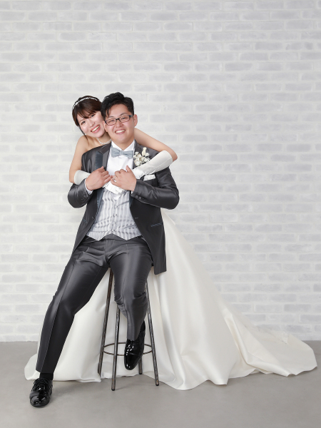 うしろからギュッとポーズ