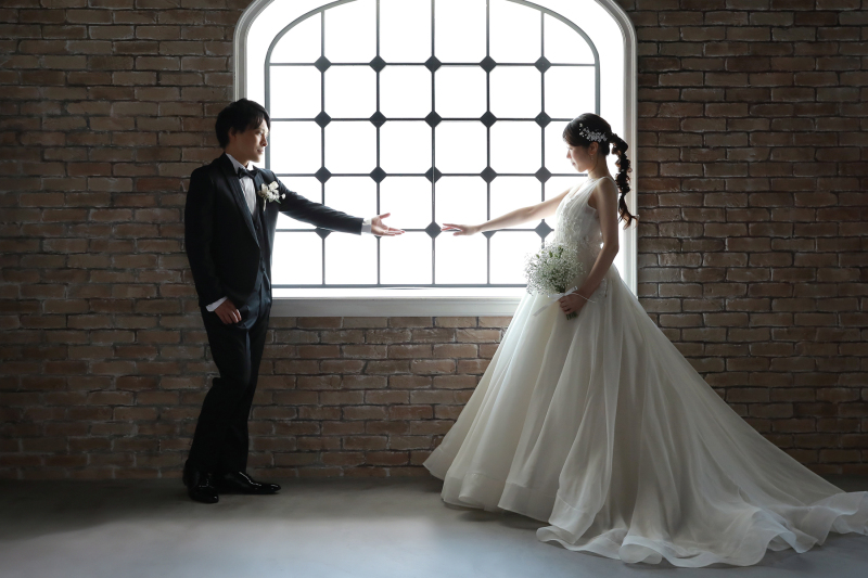 窓際での全身ショット