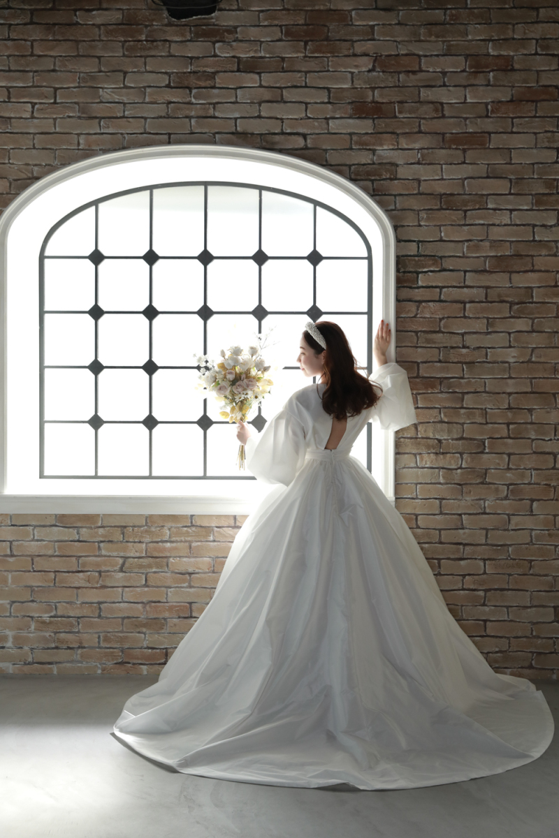 ウェディングドレス　ソロショット