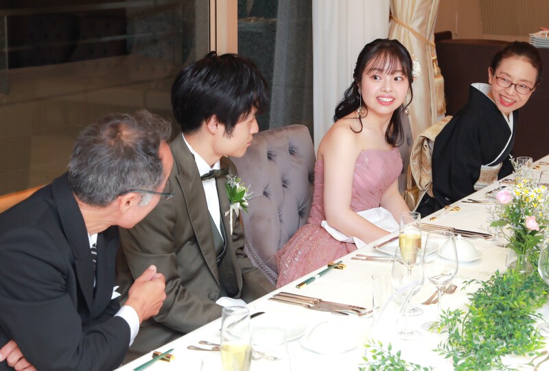 美味しいお料理を囲んで