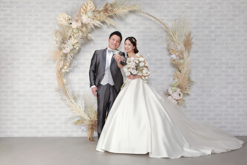 仲良く手つなぎショット